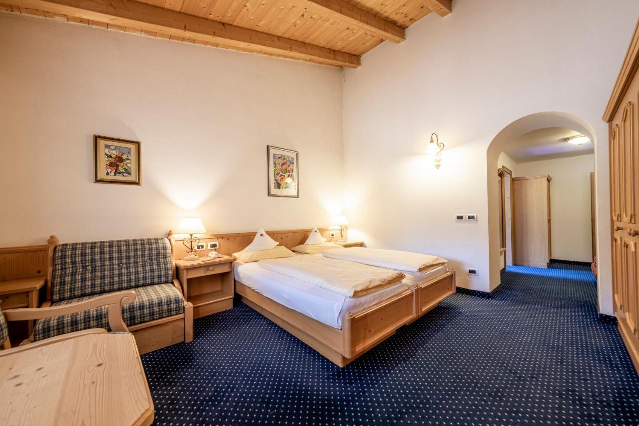 Hotel Dolomiti Ла Вилла Экстерьер фото